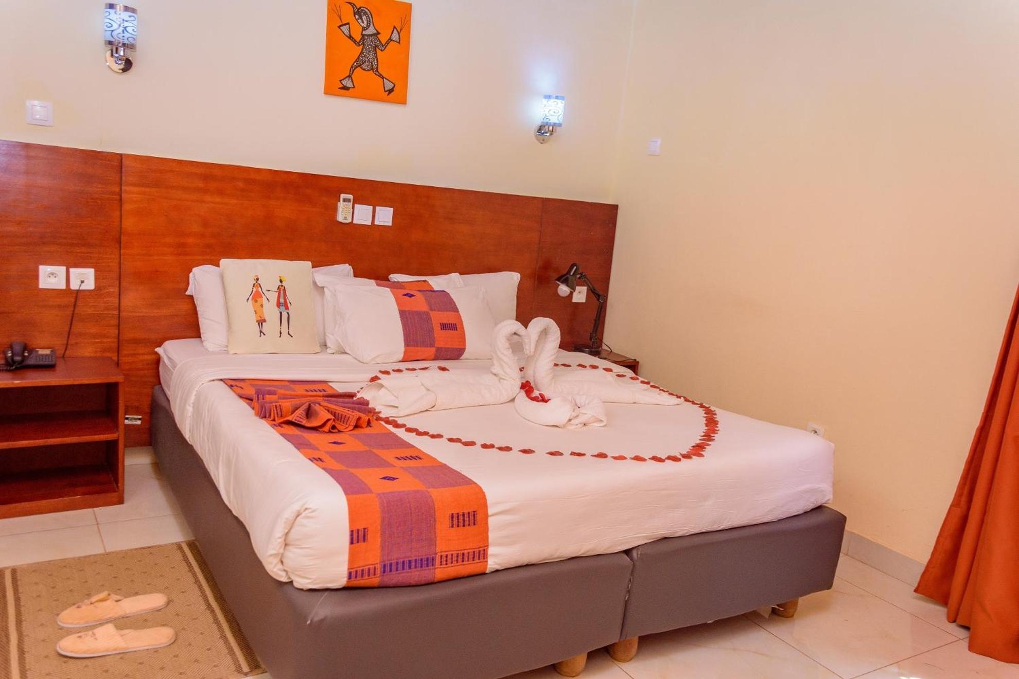 Hôtel La Rose Blanche Korhogo Exterior foto